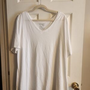 Terra & Sky White V-Neck Short Sleeve Top